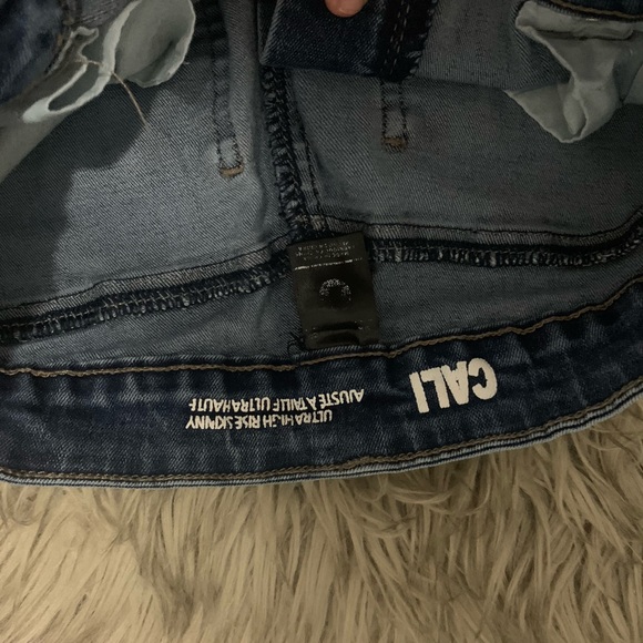 Cali ripped jeans/jegging. - Picture 5 of 5